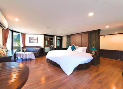 Royal Suite mit Terrasse und Badewanne — Amanda Cruise Ha Long Bay